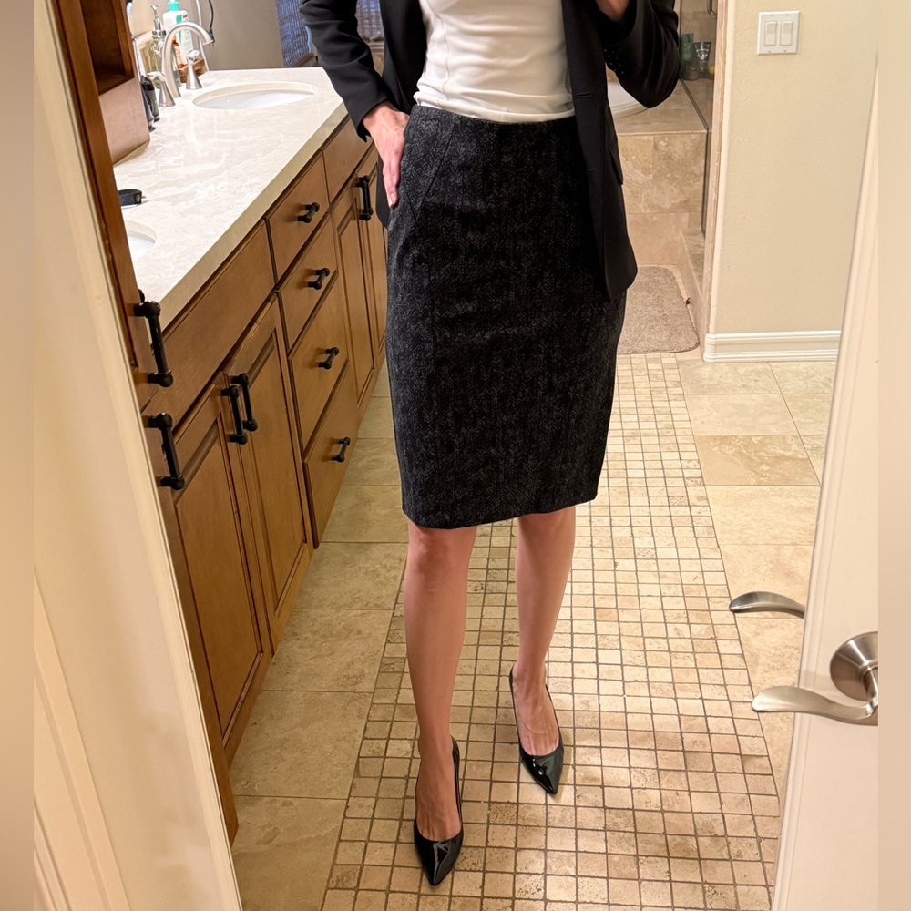 Ellen Tracy Black and Grey Pencil Skirt